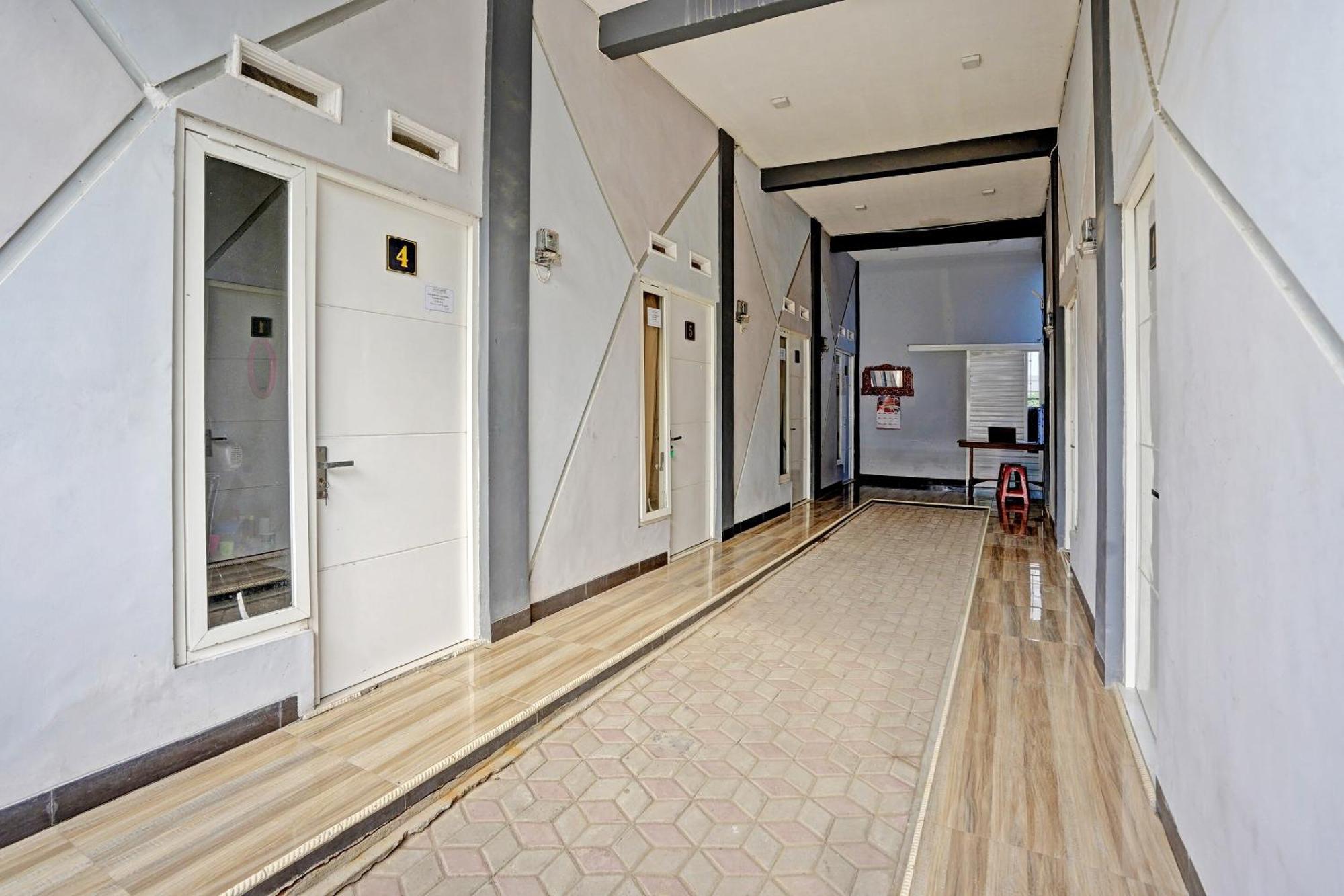 Oyo Life 91866 Paradise Ok Kost Syariah Mojokerto Exterior photo