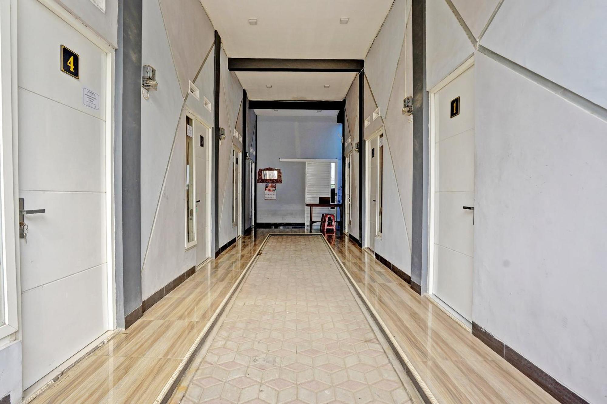 Oyo Life 91866 Paradise Ok Kost Syariah Mojokerto Exterior photo